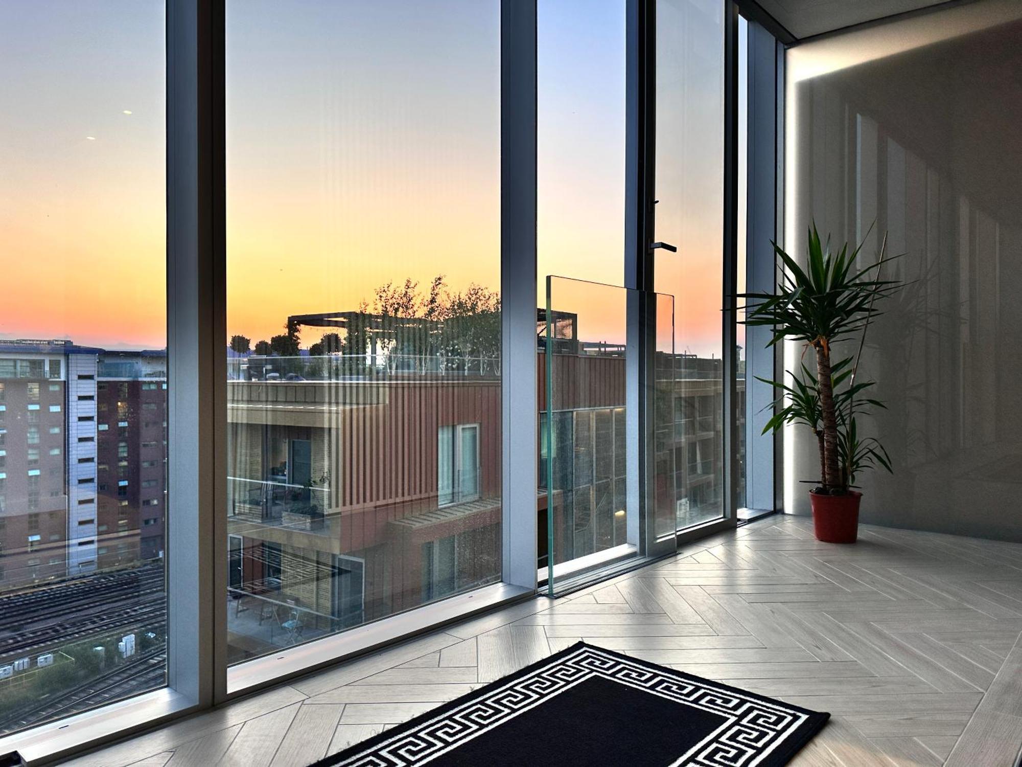Battersea Power Station - Winter Garden Balcony & 1Gb Wifi - Luxurylondonstays المظهر الخارجي الصورة
